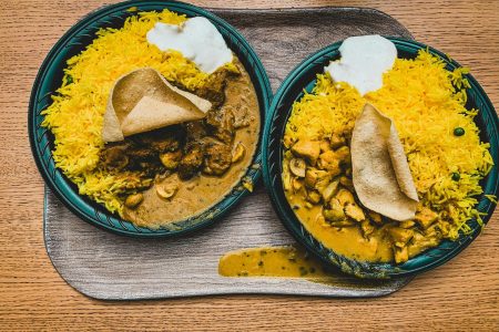 Traditional food and meals available for pilgrims during Umrah in Makkah and Medina